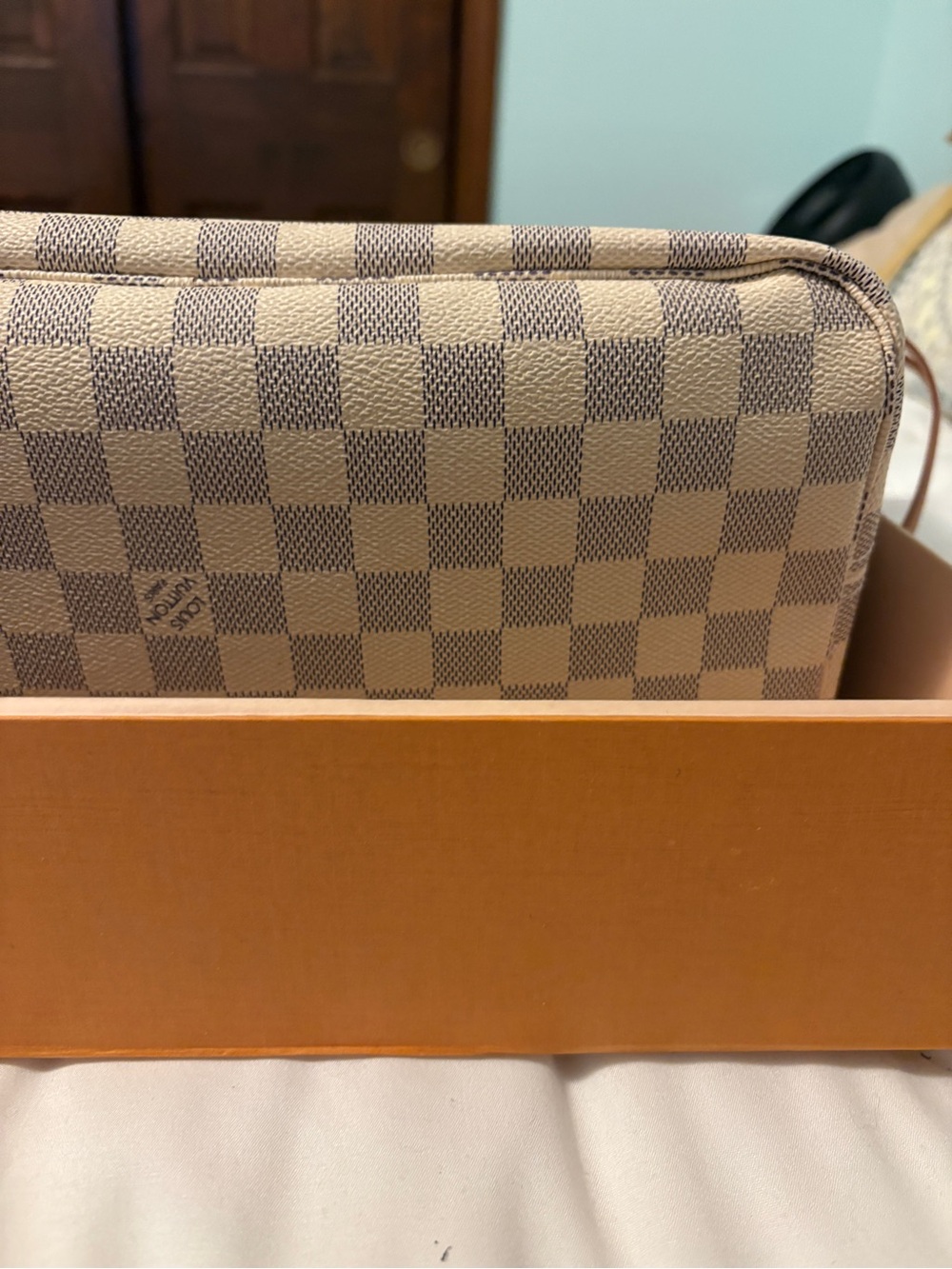 Louis Vuitton Neverfull MM in Damier Azur - Picture 12 of 16